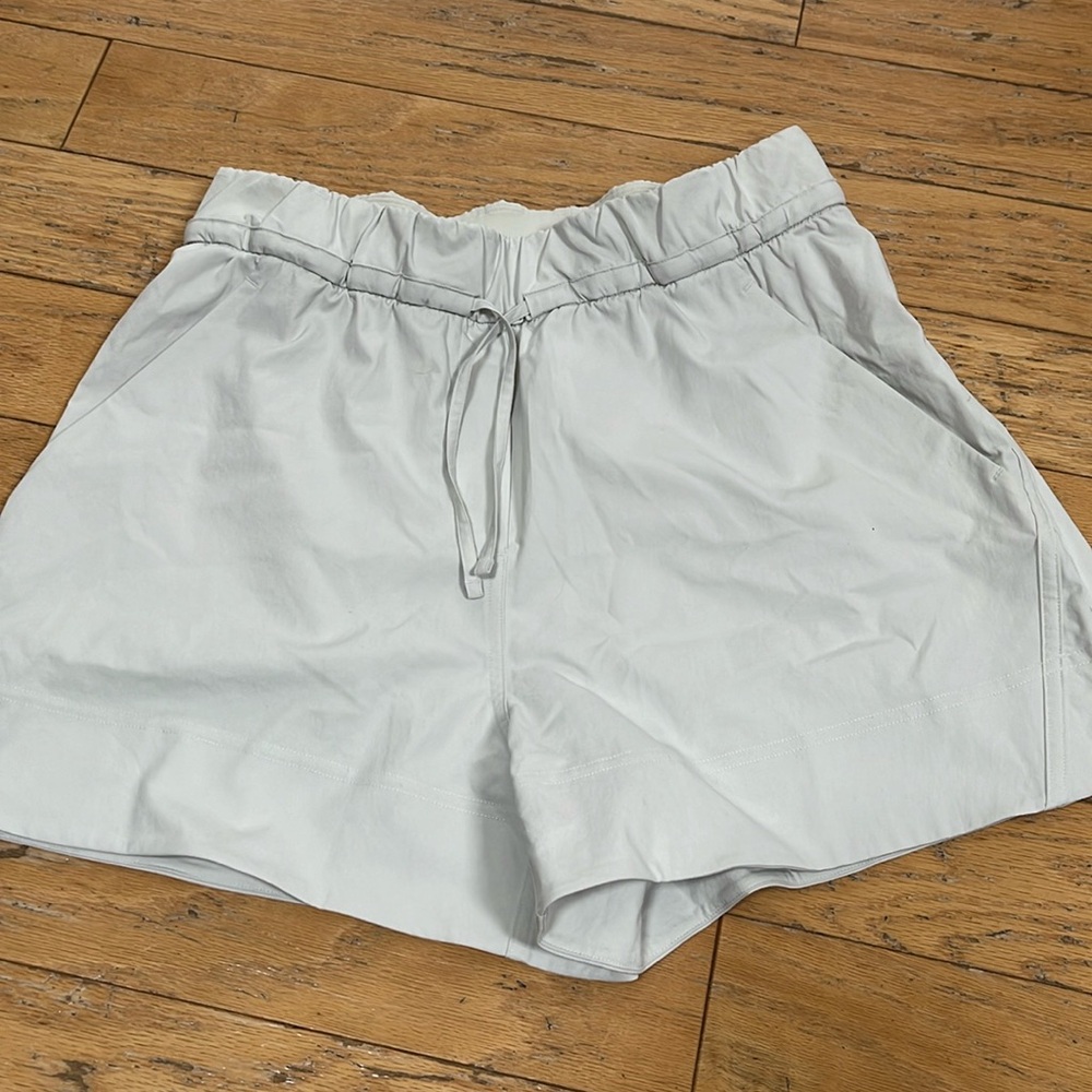 Lululemon cinchable shorts size small